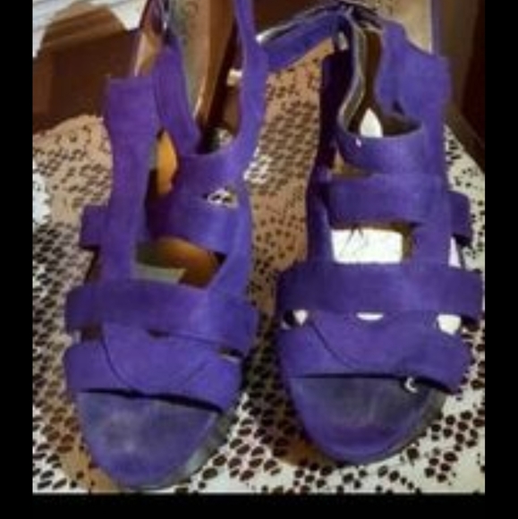 Shoes - Picture 4 of 16